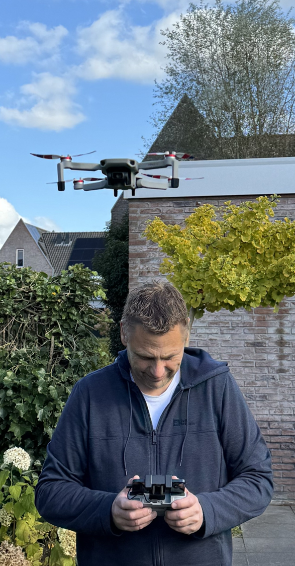 Harald Gortz spelend met zijn drone